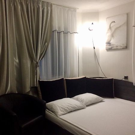 Hôtel Maiami à Nikopol Extérieur photo