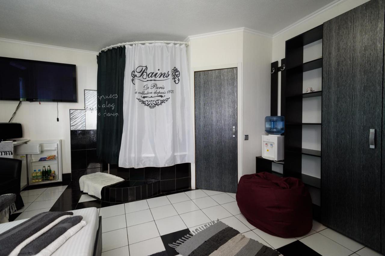 Hôtel Maiami à Nikopol Extérieur photo