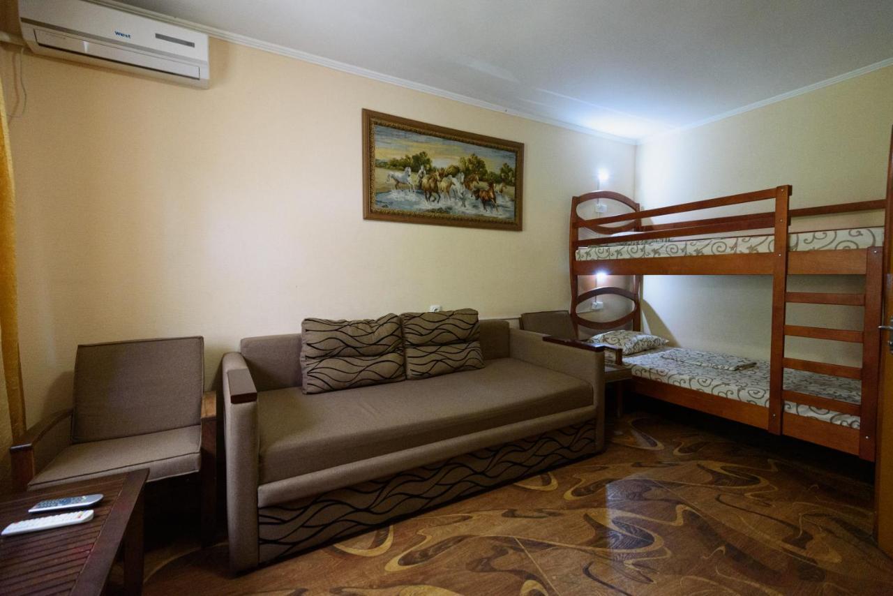 Hôtel Maiami à Nikopol Extérieur photo